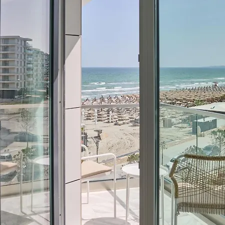Perfect Sea View - Infinity Pool&spa&ev Friendly Apartment Mamaia
