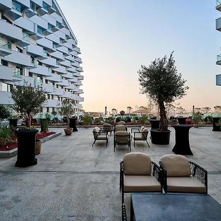 Perfect Sea View - Infinity Pool&spa&ev Friendly Apartment Mamaia