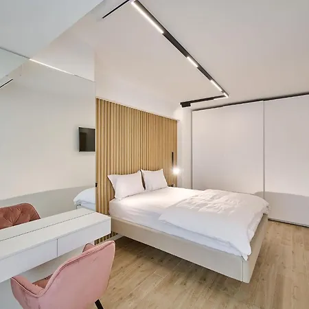 Perfect Sea View - Infinity Pool&spa&ev Friendly Apartment Mamaia