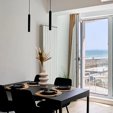 Perfect Sea View - Infinity Pool&spa&ev Friendly Apartment Mamaia