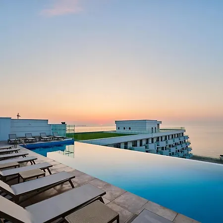 Perfect Sea View - Infinity Pool&spa&ev Friendly Apartment Mamaia